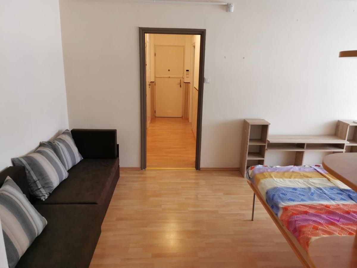 Harsfa Apartman Appartement Kiskunhalas Buitenkant foto