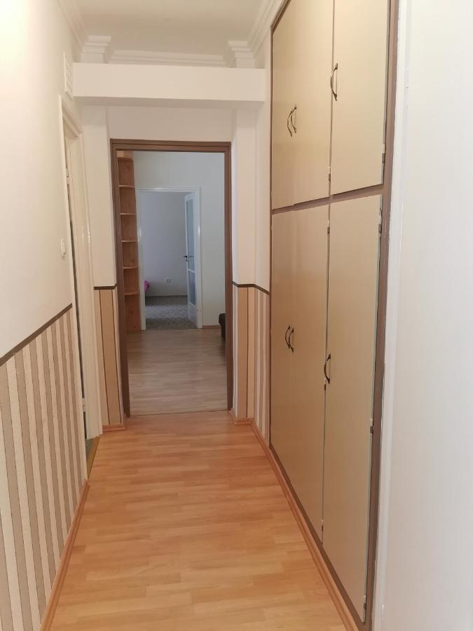 Harsfa Apartman Appartement Kiskunhalas Buitenkant foto