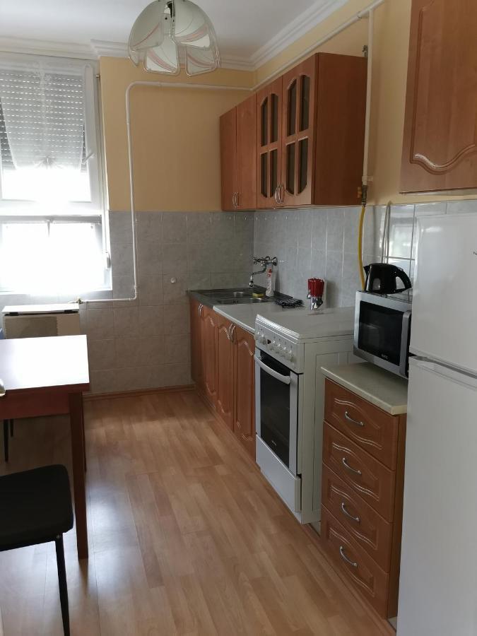 Harsfa Apartman Appartement Kiskunhalas Buitenkant foto