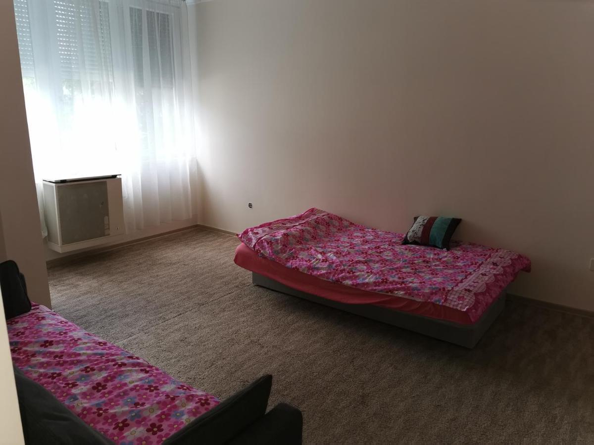 Harsfa Apartman Appartement Kiskunhalas Buitenkant foto