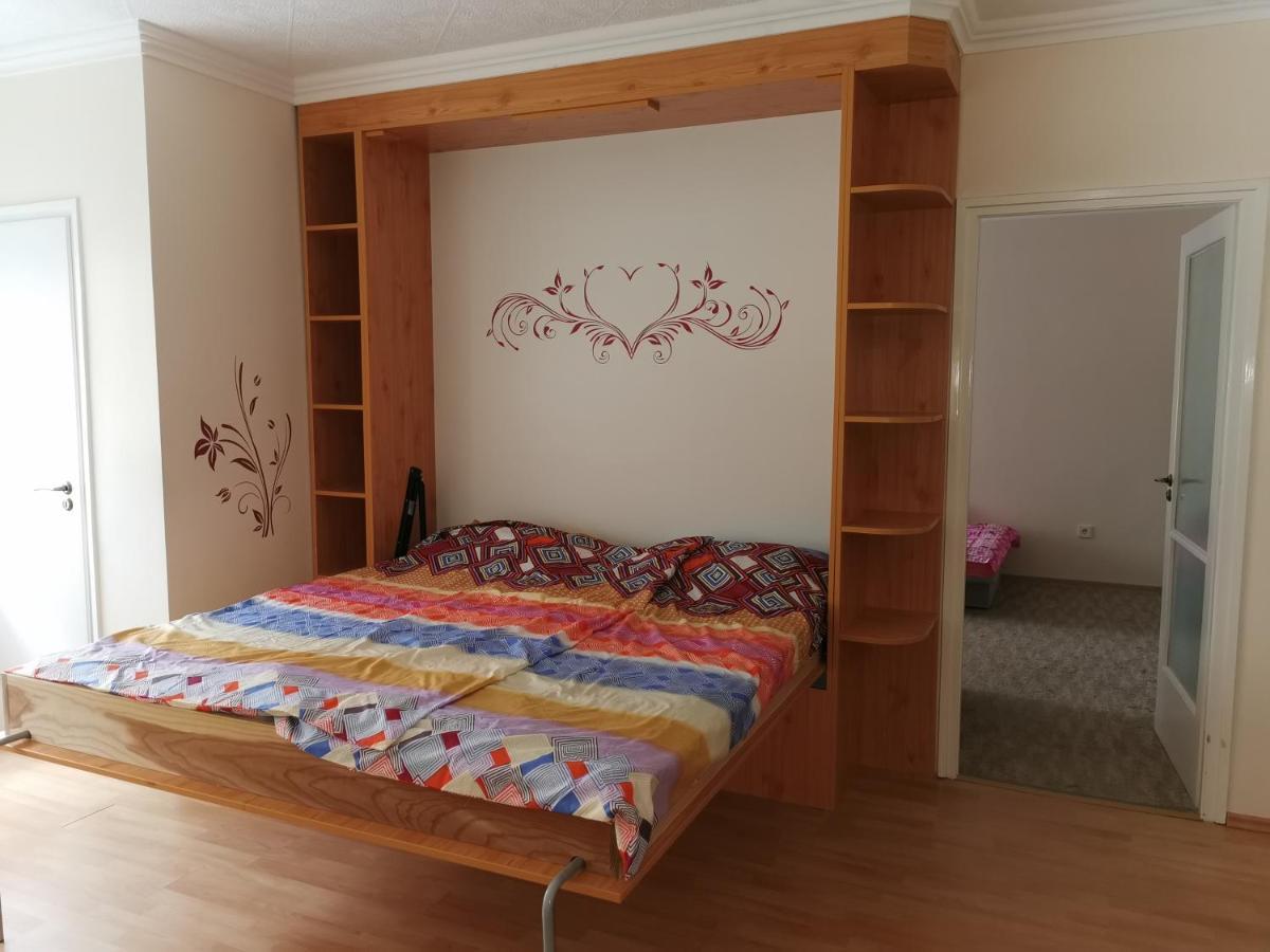 Harsfa Apartman Appartement Kiskunhalas Buitenkant foto